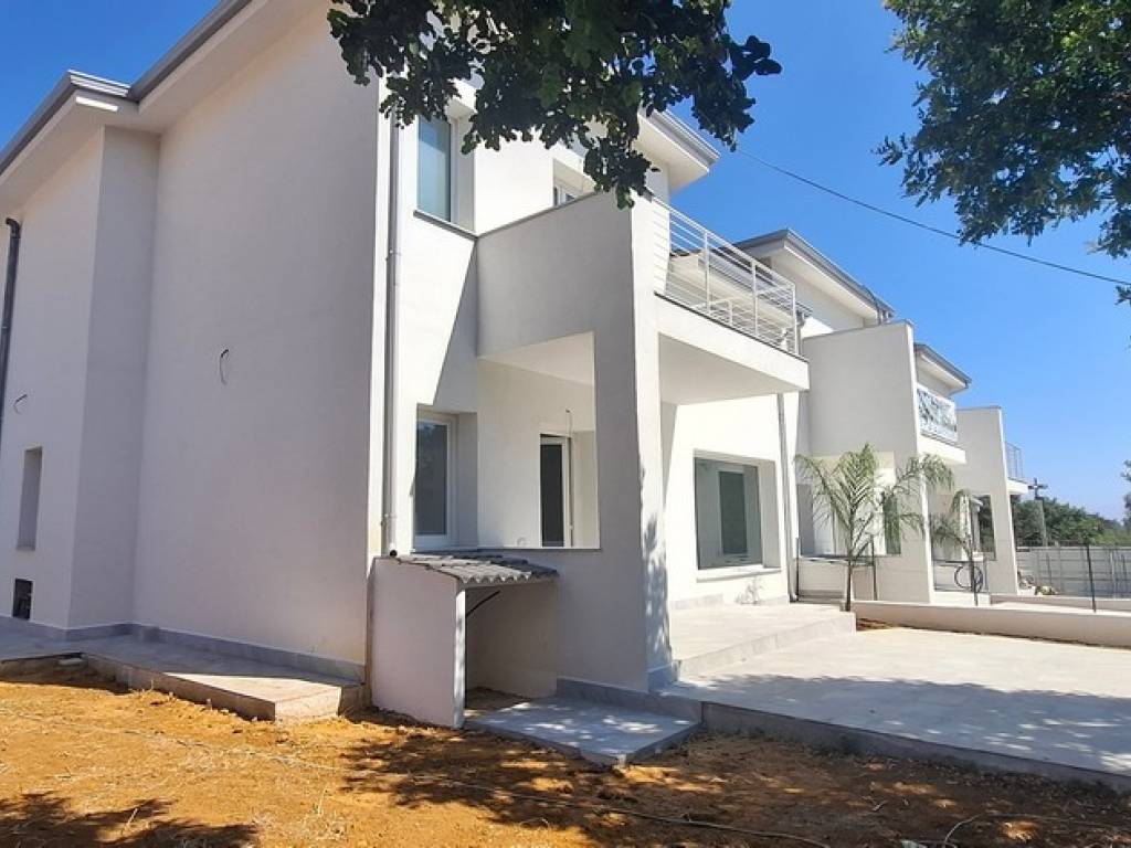 casa indipendente in vendita a Carini in zona Piraineto