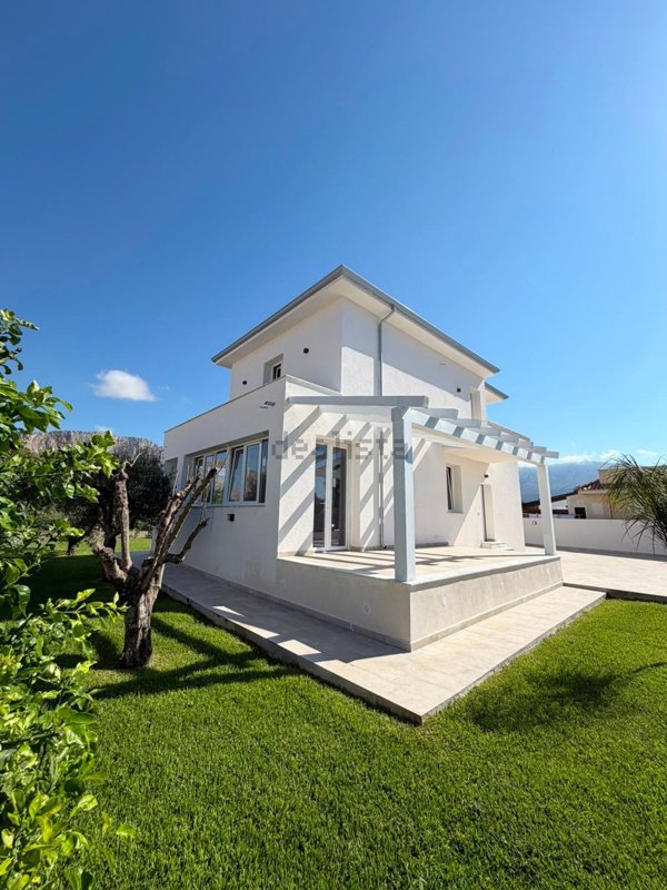 casa indipendente in vendita a Carini
