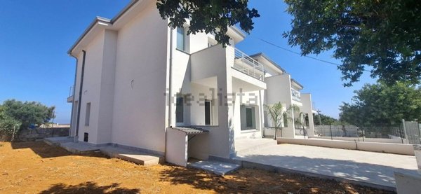 casa indipendente in vendita a Carini in zona Piraineto