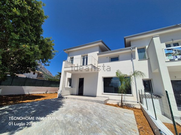 casa indipendente in vendita a Carini in zona Piraineto