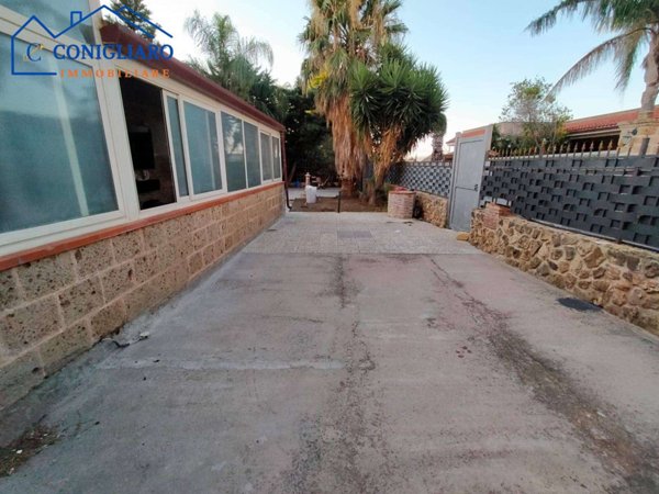 casa indipendente in vendita a Carini in zona Villagrazia di Carini