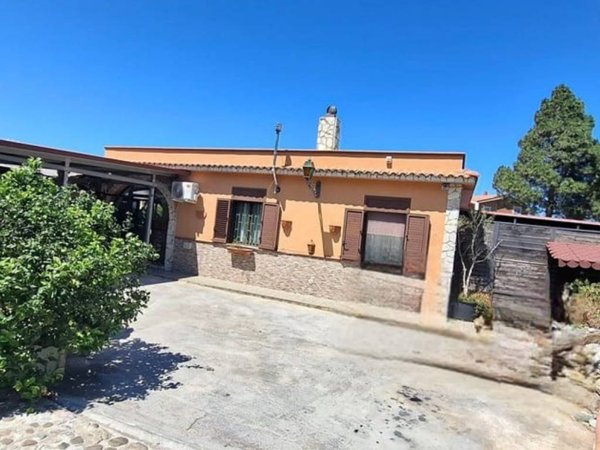 casa indipendente in vendita a Carini in zona Piraineto