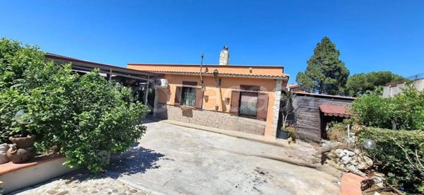 casa indipendente in vendita a Carini in zona Piraineto