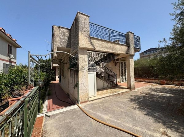 casa indipendente in vendita a Carini in zona Bivio Foresta