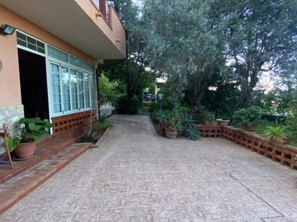 casa indipendente in vendita a Carini in zona Bivio Foresta