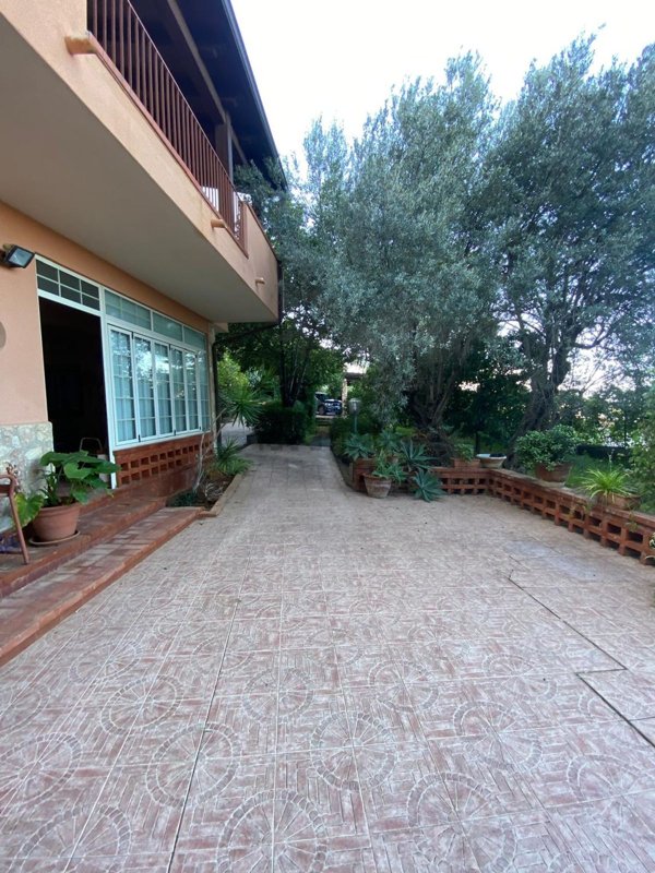 casa indipendente in vendita a Carini in zona Bivio Foresta