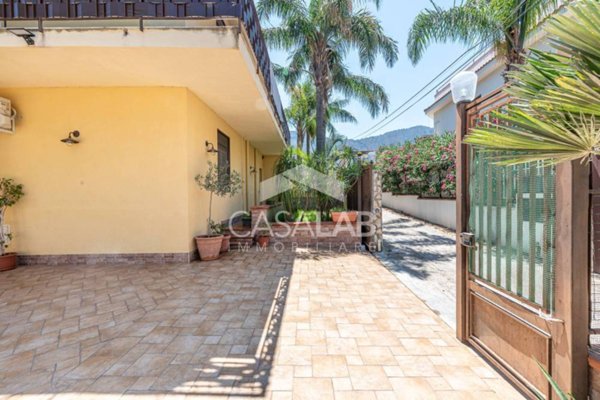 casa indipendente in vendita a Carini
