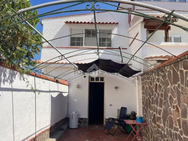 casa indipendente in vendita a Carini in zona Villagrazia di Carini