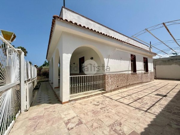 casa indipendente in vendita a Carini in zona Villagrazia di Carini