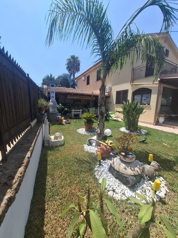 casa indipendente in vendita a Carini in zona Villagrazia di Carini