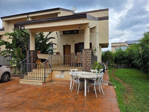 casa indipendente in vendita a Carini in zona Piraineto