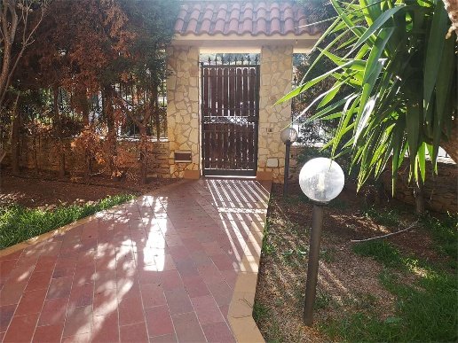 casa indipendente in vendita a Carini in zona Piraineto