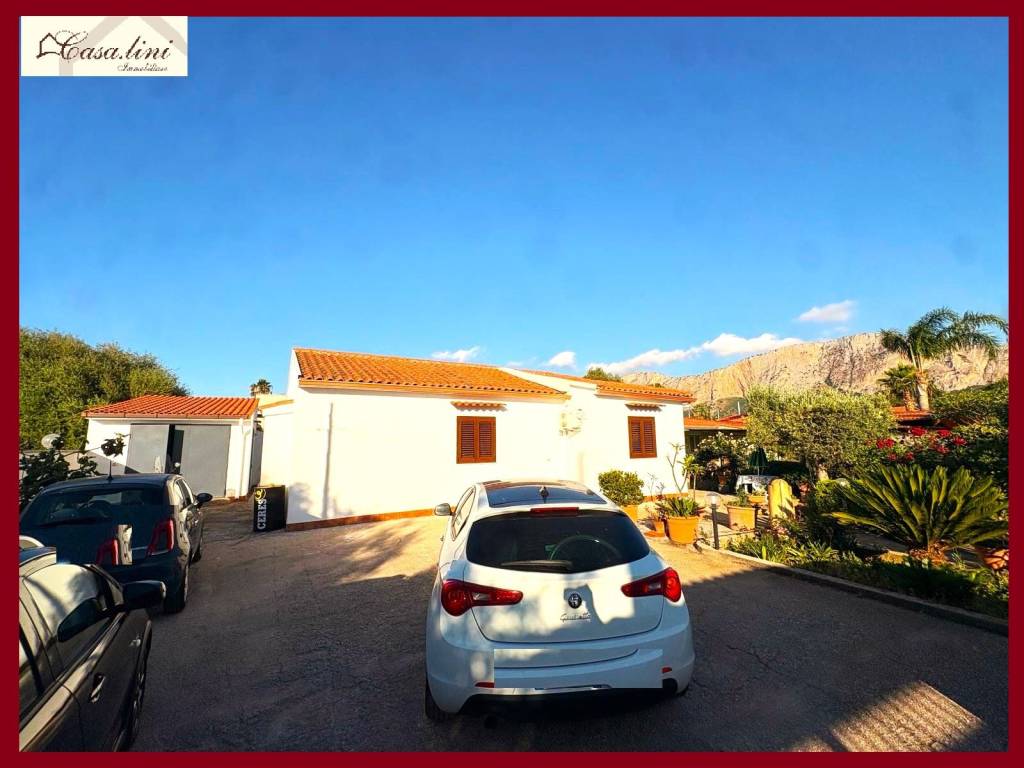 casa indipendente in vendita a Carini in zona Bivio Foresta