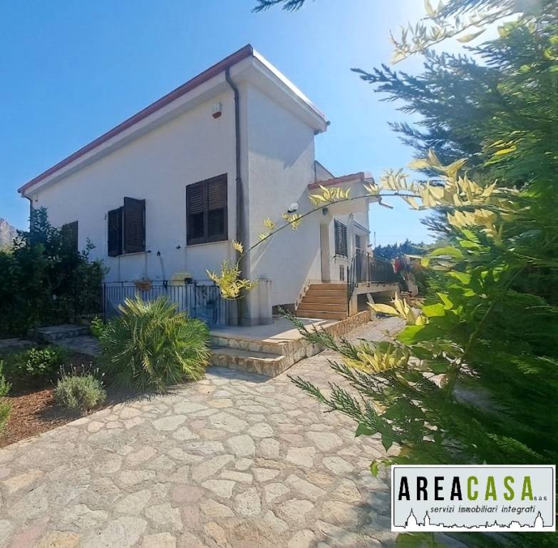 casa indipendente in vendita a Carini