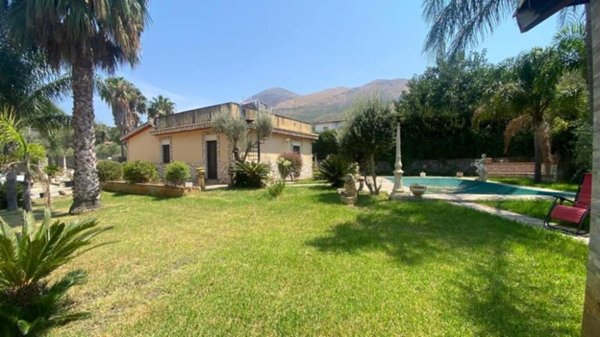 casa indipendente in vendita a Carini