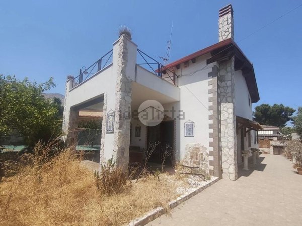 casa indipendente in vendita a Carini