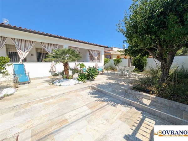 casa indipendente in vendita a Carini in zona Piraineto
