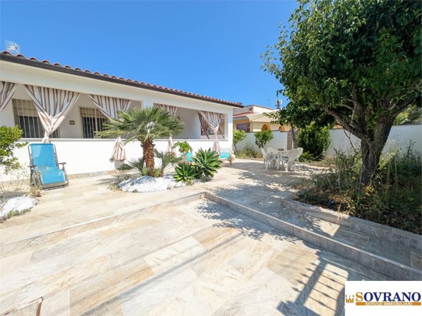 casa indipendente in vendita a Carini in zona Piraineto