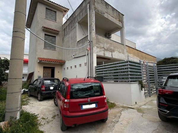 casa indipendente in vendita a Carini in zona Bivio Foresta