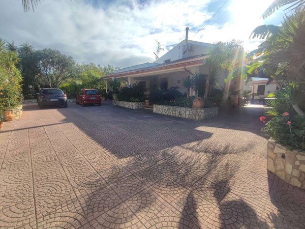 casa indipendente in vendita a Carini in zona Villagrazia di Carini
