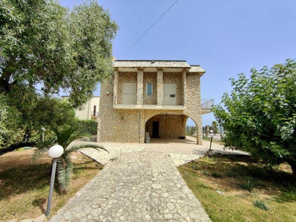 casa indipendente in vendita a Carini in zona Villagrazia di Carini