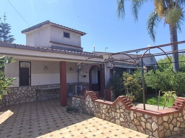 casa indipendente in vendita a Carini in zona Bivio Foresta