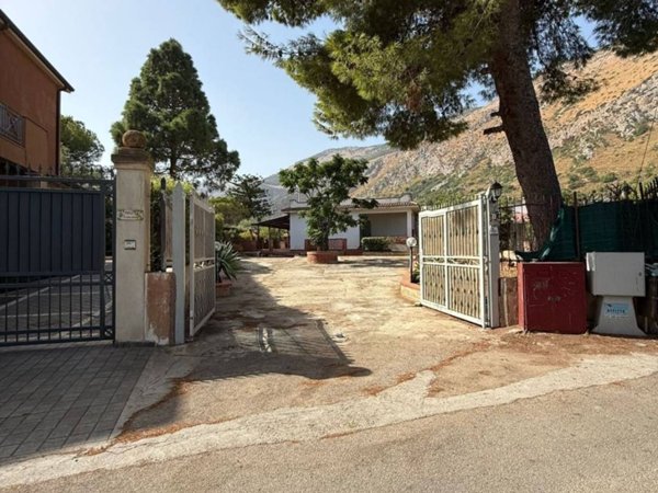casa indipendente in vendita a Carini
