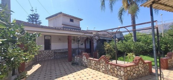 casa indipendente in vendita a Carini in zona Bivio Foresta
