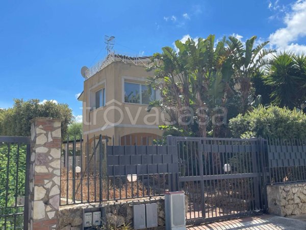 casa indipendente in vendita a Carini in zona Piraineto
