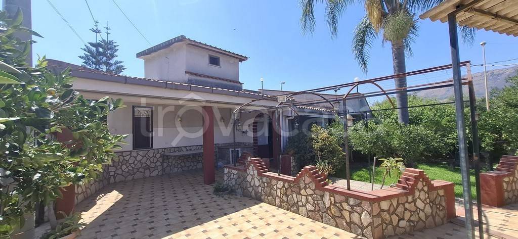 casa indipendente in vendita a Carini in zona Bivio Foresta