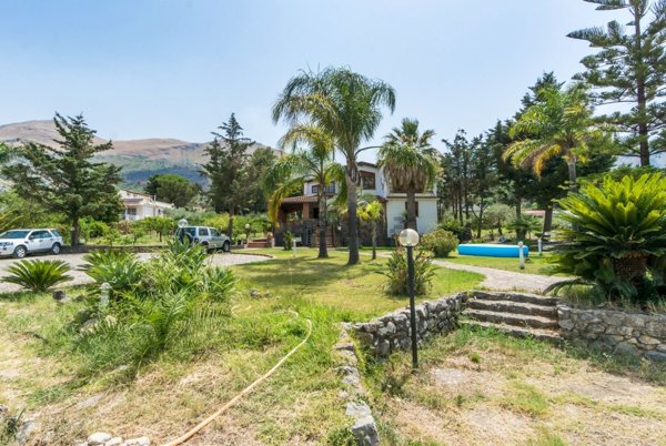 casa indipendente in vendita a Carini