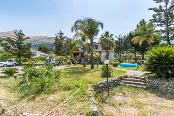 casa indipendente in vendita a Carini in zona Bivio Foresta