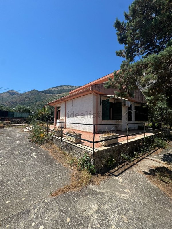 casa indipendente in vendita a Carini in zona Bivio Foresta