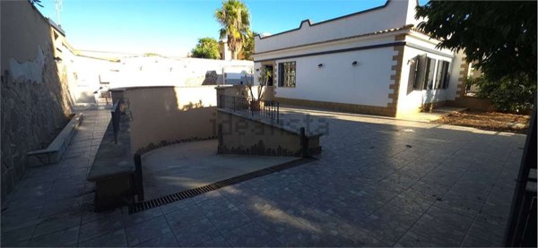 casa indipendente in vendita a Carini in zona Piraineto