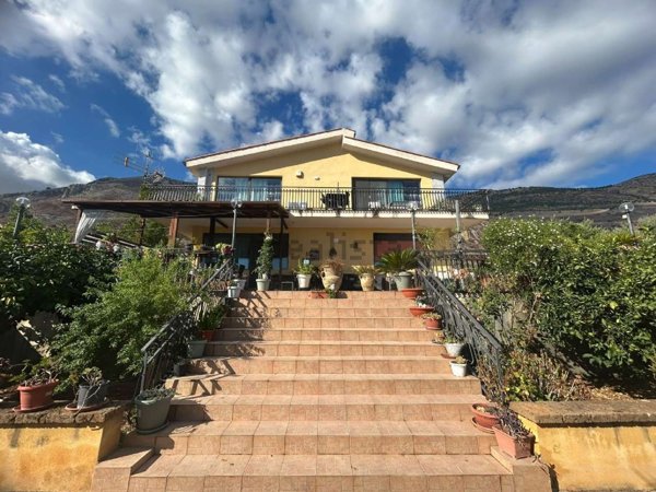 casa indipendente in vendita a Carini