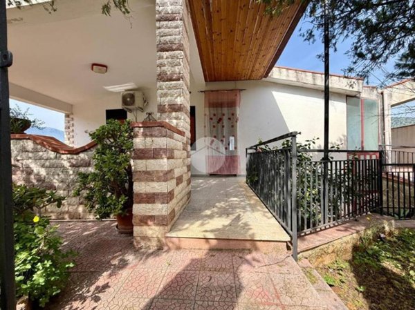 casa indipendente in vendita a Carini