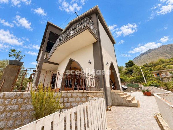 casa indipendente in vendita a Carini