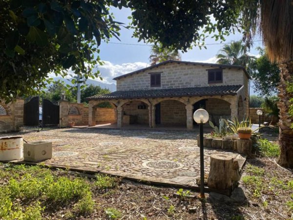 casa indipendente in vendita a Carini in zona Bivio Foresta