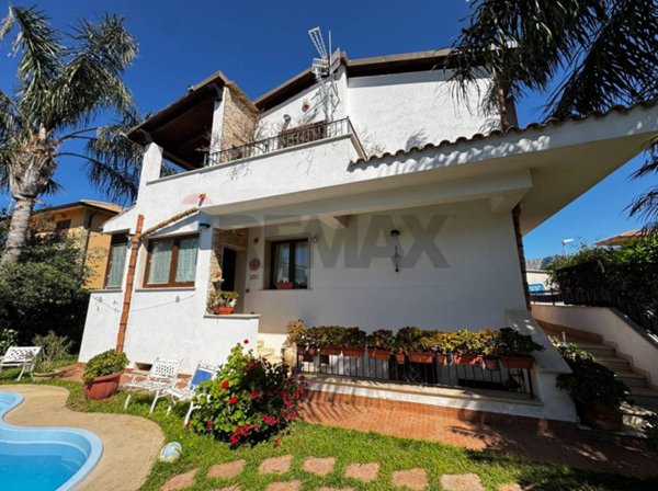 casa indipendente in vendita a Carini in zona Villagrazia di Carini