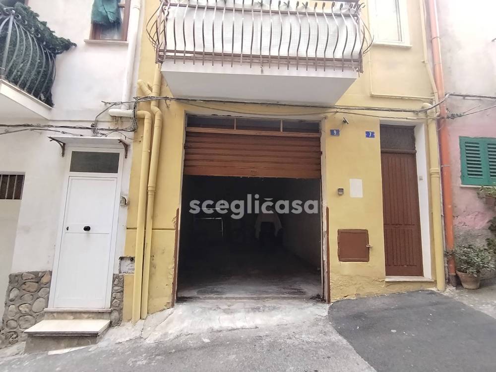 locale di sgombero in vendita a Carini
