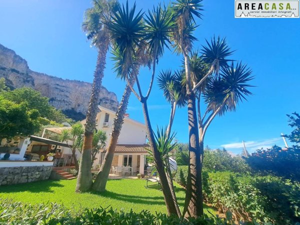 casa indipendente in vendita a Carini in zona Bivio Foresta