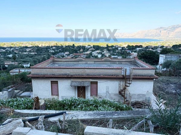 casa indipendente in vendita a Carini