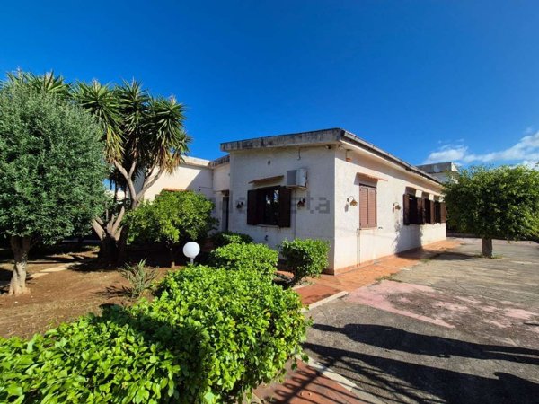 casa indipendente in vendita a Carini