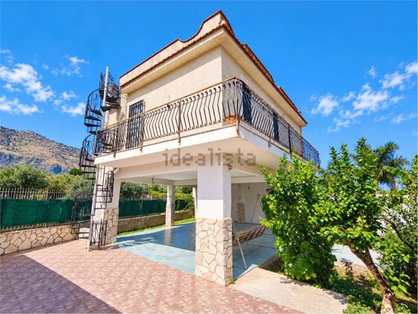 casa indipendente in vendita a Carini in zona Villagrazia di Carini