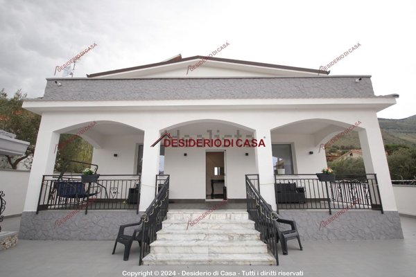casa indipendente in vendita a Carini
