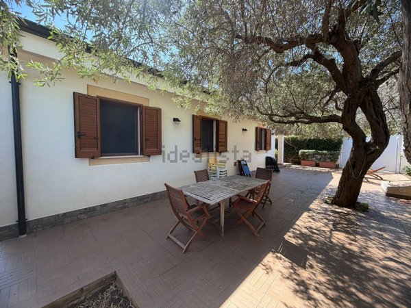 casa indipendente in vendita a Carini in zona Bivio Foresta
