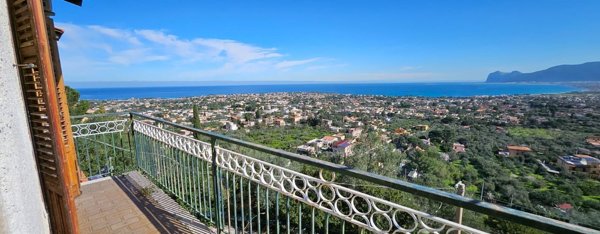 casa indipendente in vendita a Carini in zona Bivio Foresta