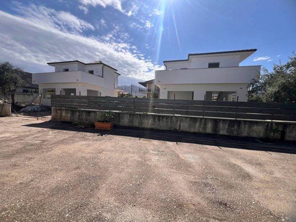 casa indipendente in vendita a Carini