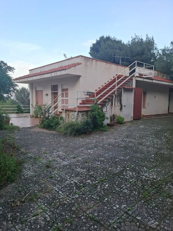 casa indipendente in vendita a Carini in zona Bivio Foresta