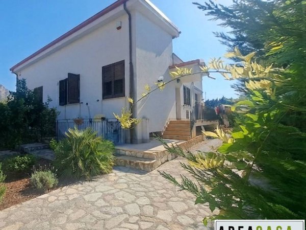 casa indipendente in vendita a Carini